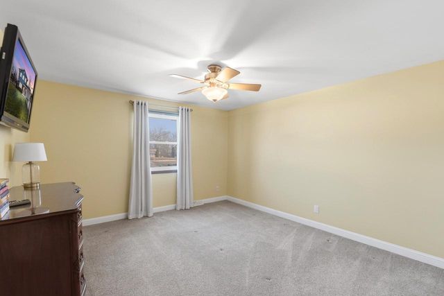 3560 S Loretta LANE, New Berlin, WI 53151