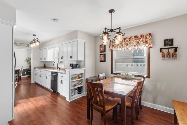 3560 S Loretta LANE, New Berlin, WI 53151