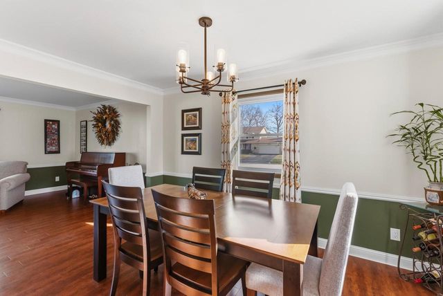 3560 S Loretta LANE, New Berlin, WI 53151