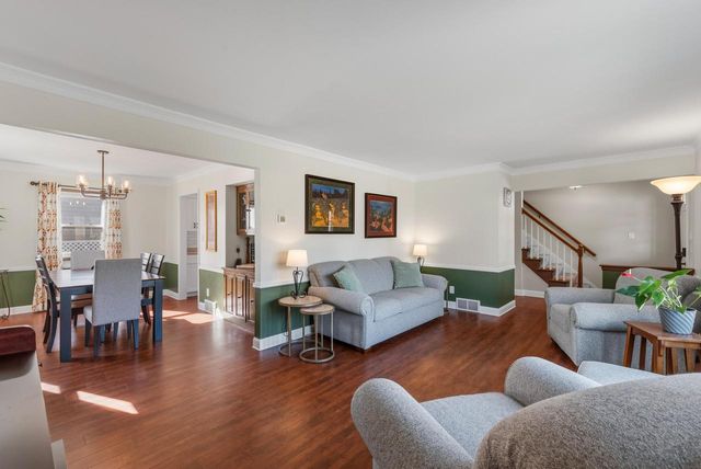 3560 S Loretta LANE, New Berlin, WI 53151