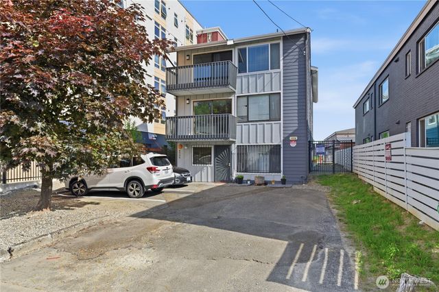 4526 S Henderson Street, Seattle, WA 98118