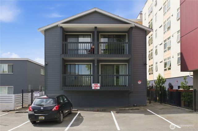 4526 S Henderson Street, Seattle, WA 98118