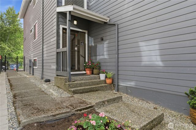 4526 S Henderson Street, Seattle, WA 98118