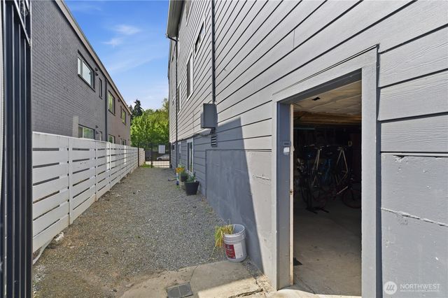 4526 S Henderson Street, Seattle, WA 98118
