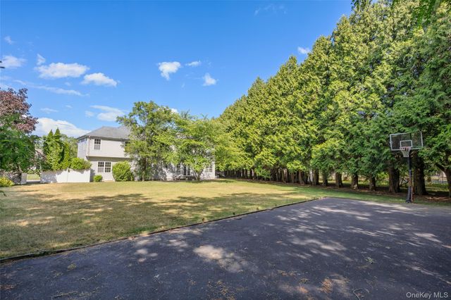 72 Sweetgum Lane, Miller Place, NY 11764