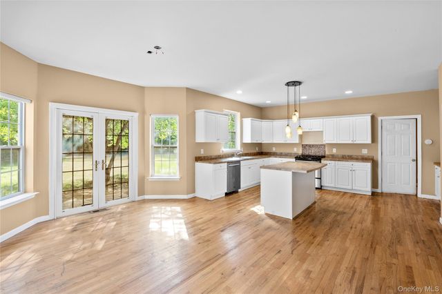 72 Sweetgum Lane, Miller Place, NY 11764
