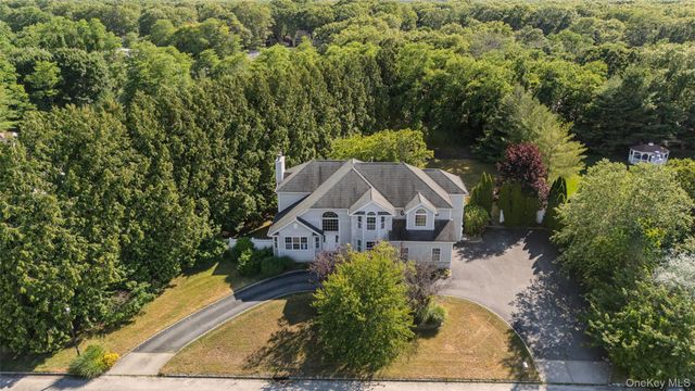 72 Sweetgum Lane, Miller Place, NY 11764