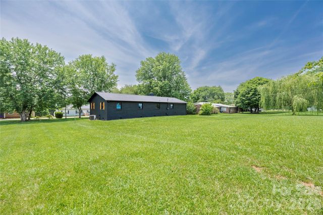 112 Robinette Lane, Statesville, NC 28625