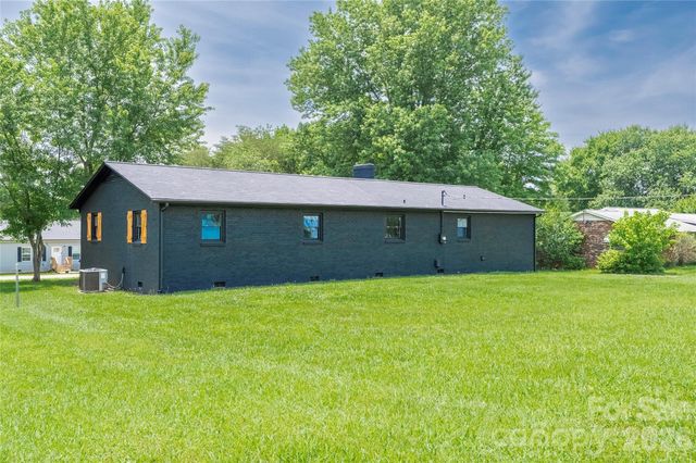 112 Robinette Lane, Statesville, NC 28625