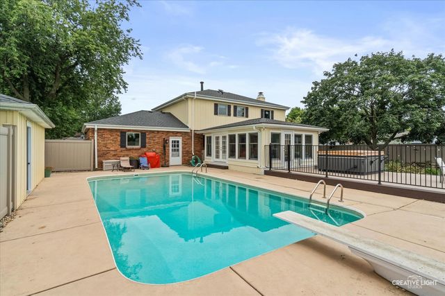 4S170 Hazelcrest Drive, Sugar Grove, IL 60554