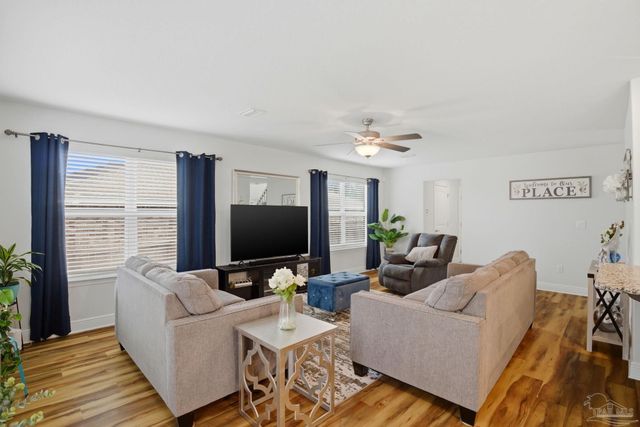 6609 Boatswaine Rd, Pensacola, FL 32526