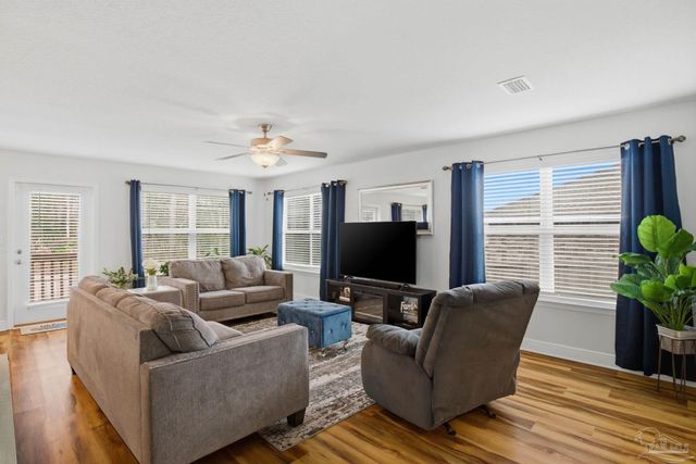 6609 Boatswaine Rd, Pensacola, FL 32526