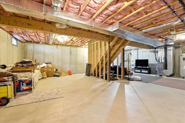 21 Crest Ave, Plymouth, MA 02360