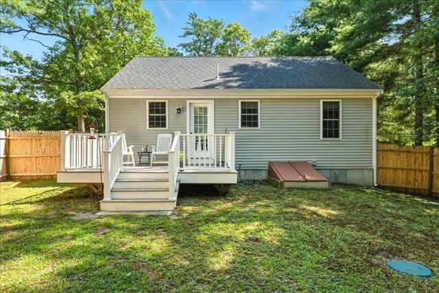 21 Crest Ave, Plymouth, MA 02360