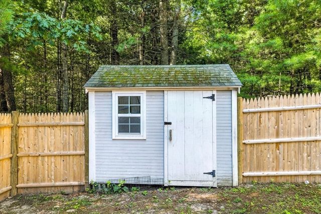 21 Crest Ave, Plymouth, MA 02360