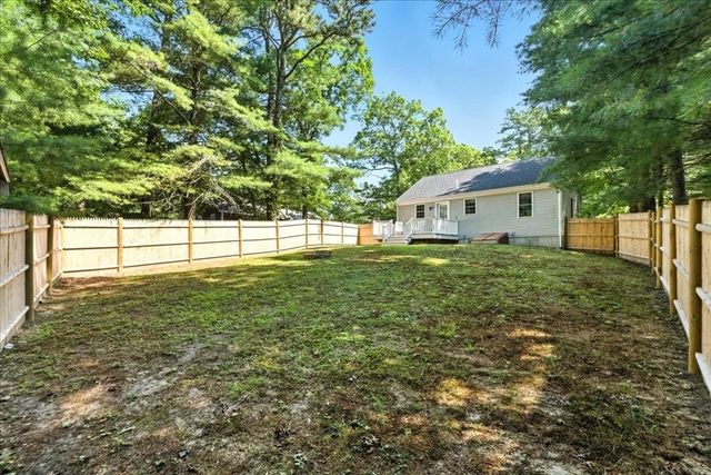 21 Crest Ave, Plymouth, MA 02360