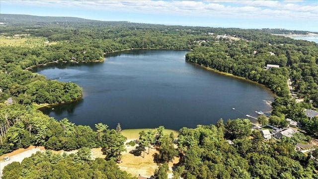 21 Crest Ave, Plymouth, MA 02360
