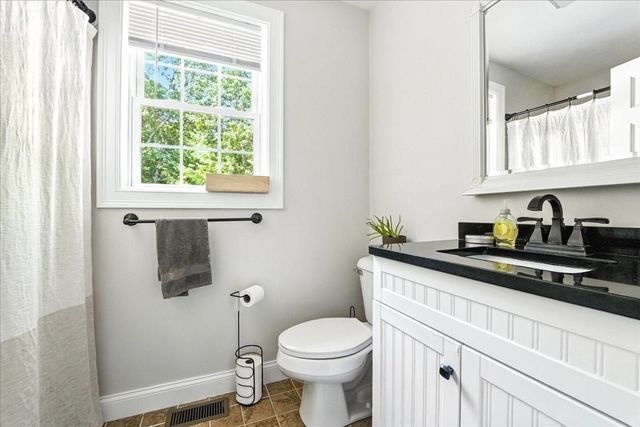 21 Crest Ave, Plymouth, MA 02360