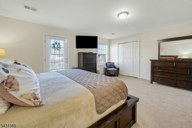 19 Gregg Ct, Newton Town, NJ 07860