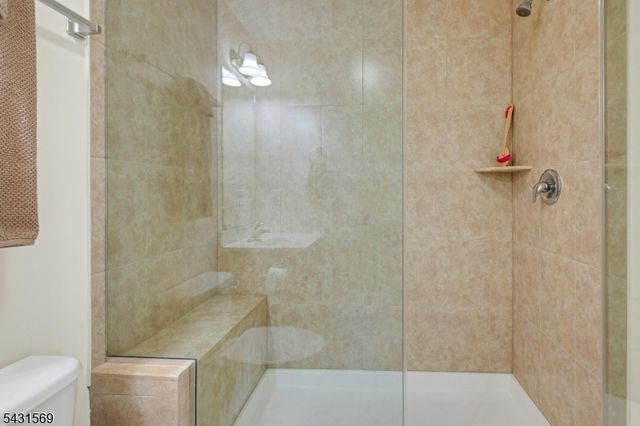 19 Gregg Ct, Newton Town, NJ 07860