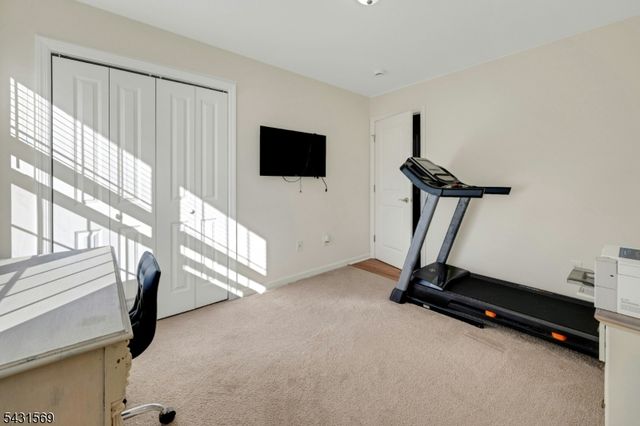 19 Gregg Ct, Newton Town, NJ 07860
