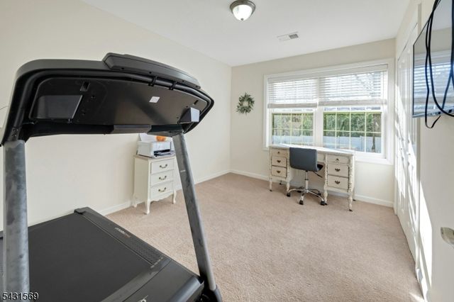 19 Gregg Ct, Newton Town, NJ 07860