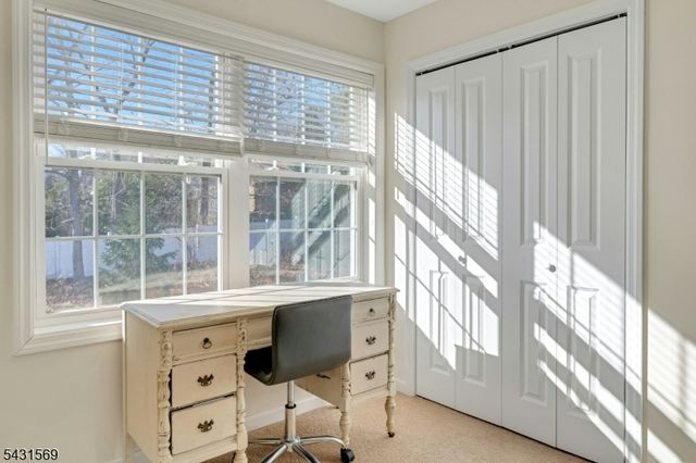19 Gregg Ct, Newton Town, NJ 07860