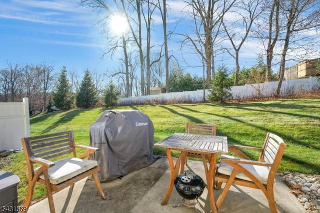 19 Gregg Ct, Newton Town, NJ 07860