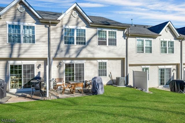 19 Gregg Ct, Newton Town, NJ 07860