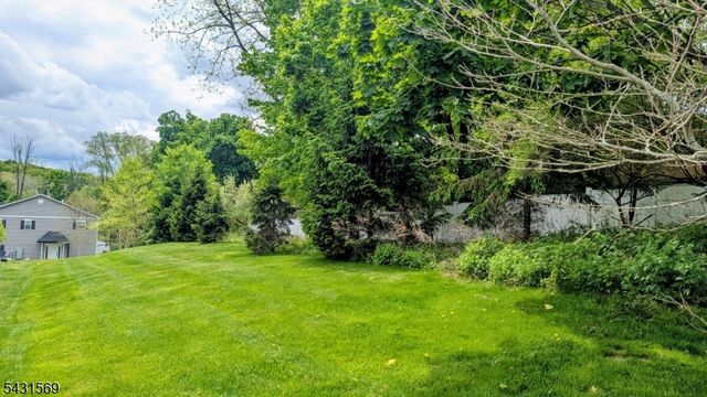 19 Gregg Ct, Newton Town, NJ 07860