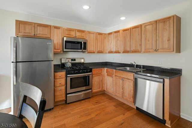 19 Gregg Ct, Newton Town, NJ 07860