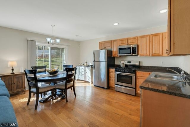 19 Gregg Ct, Newton Town, NJ 07860
