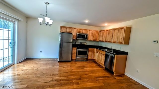19 Gregg Ct, Newton Town, NJ 07860