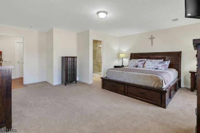 19 Gregg Ct, Newton Town, NJ 07860
