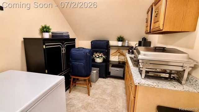 2433 Zinow Street, Hamtramck, MI 48212