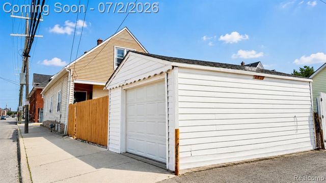 2433 Zinow Street, Hamtramck, MI 48212