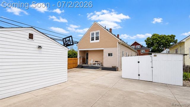 2433 Zinow Street, Hamtramck, MI 48212