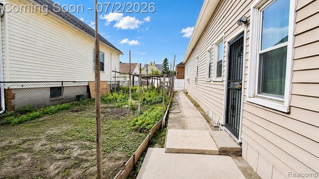 2433 Zinow Street, Hamtramck, MI 48212