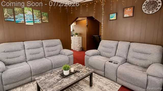 2433 Zinow Street, Hamtramck, MI 48212