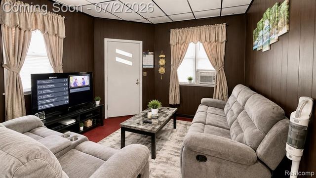 2433 Zinow Street, Hamtramck, MI 48212