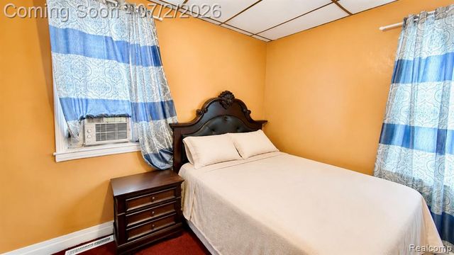 2433 Zinow Street, Hamtramck, MI 48212