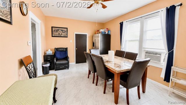 2433 Zinow Street, Hamtramck, MI 48212