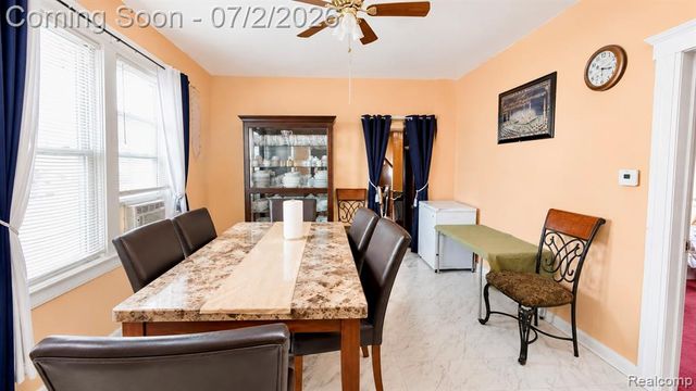 2433 Zinow Street, Hamtramck, MI 48212