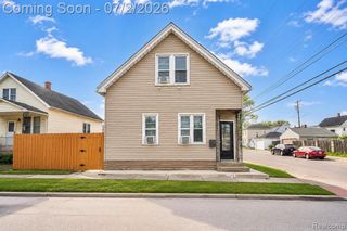 2433 Zinow Street, Hamtramck, MI 48212