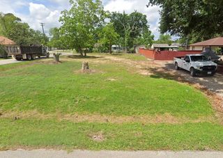 205 Earl Street, Clute, TX 77531