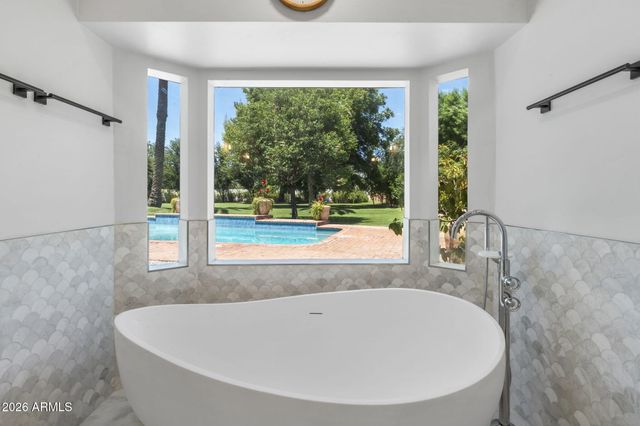 550 W BERRIDGE Lane, Phoenix, AZ 85013