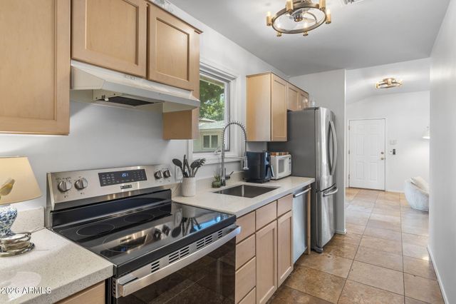 550 W BERRIDGE Lane, Phoenix, AZ 85013