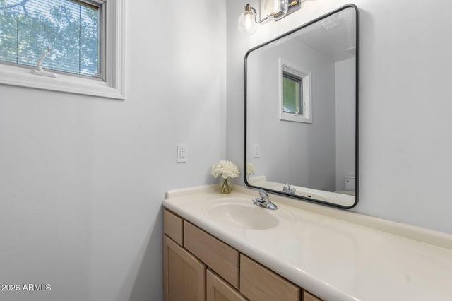 550 W BERRIDGE Lane, Phoenix, AZ 85013