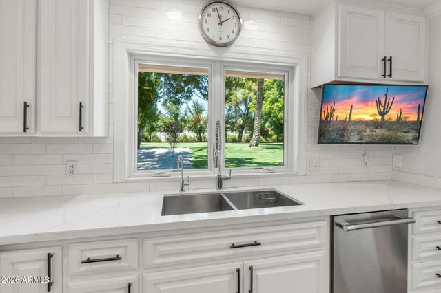 550 W BERRIDGE Lane, Phoenix, AZ 85013