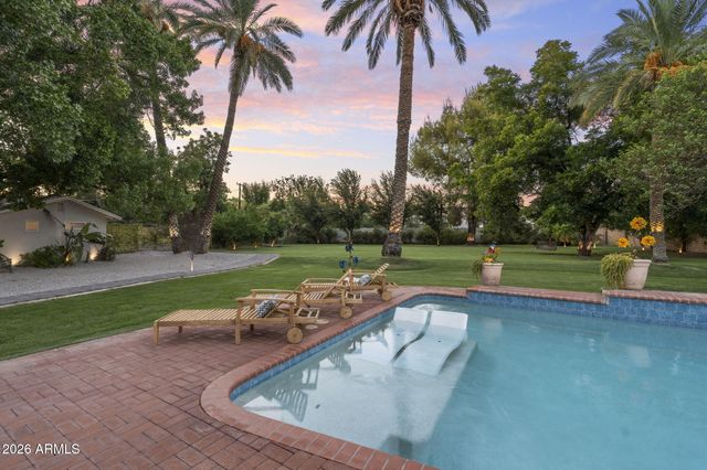 550 W BERRIDGE Lane, Phoenix, AZ 85013
